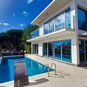 https://villa-madeira.madeira-islandshotels.com